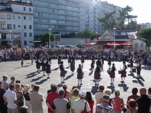 Askol Ha Brug Pipe Band on the place at 