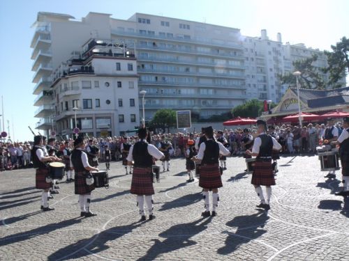 Askol Ha Brug Pipe Band on the place at 
