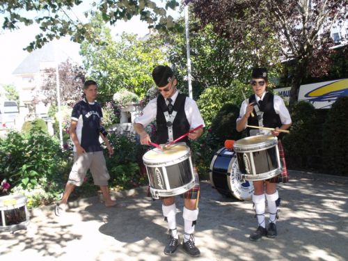 Warm up of drummers of Askol Ha Brug Pipe Band at 