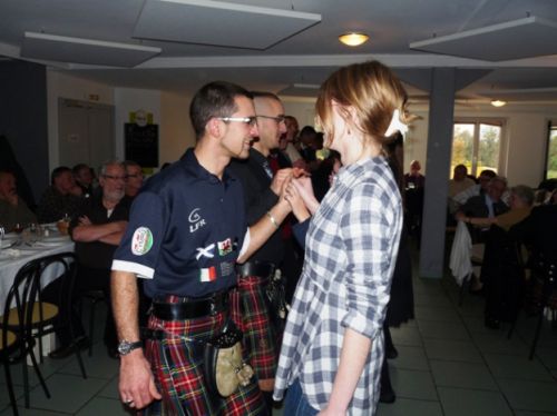 Justine F. Jonathan R. à l'Assemblée Générale d'Askol ha Brug Pipe Band