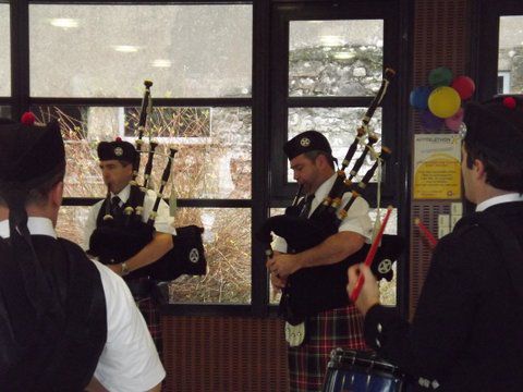 Le Gaëlic Club Pipe Band et Askol Ha Brug Pipe Band au Téléthon de Sautron