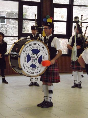 Le Gaëlic Club Pipe Band et Askol Ha Brug Pipe Band au Téléthon de Sautron