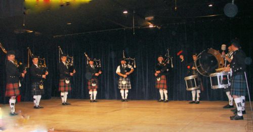 Gaëlic Club Pipe Band et Askol Ha Brug Pipe Band au Téléthon 2010 à Sautron