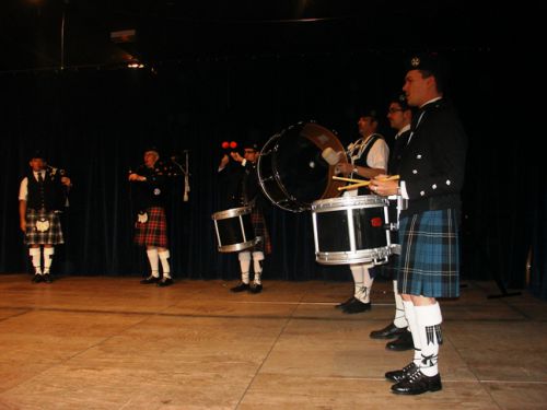 Gaëlic Club Pipe Band et Askol Ha Brug Pipe Band au Téléthon 2010 à Sautron