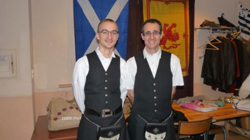 Les 2 plus beaux garçons, en kilt,  de l'assemblée Générale D'Askol Ha Brug Pipe Band