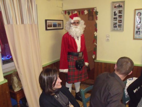 Il est beau le Père Noël en Kilt !