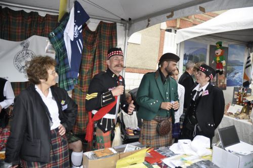 Stand de la SKF (Kilt Society de France) à Aubigny Sur Nère