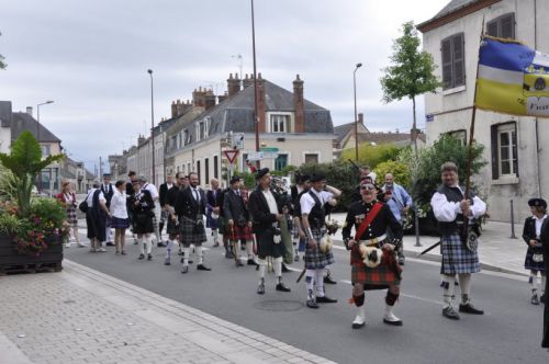 Défilé de la Kilt Society de France à Aubigny Sur Nère