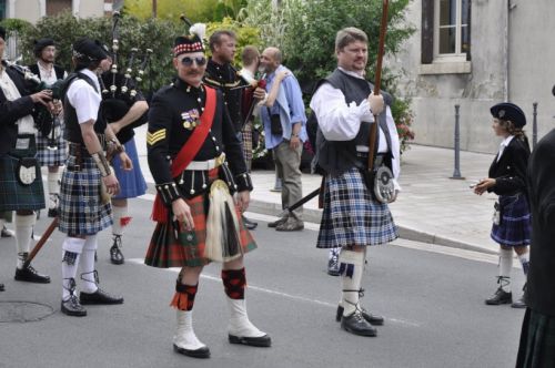 Défilé de la Kilt Society de France à Aubigny Sur Nère