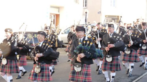 Défilet d'ouverture des handi-jeux International de Bressuire, Askol Ha Brug Pipe Band en tête