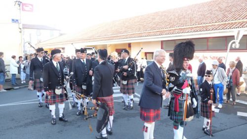 Défilet d'ouverture des handi-jeux International de Bressuire, Askol Ha Brug Pipe Band en tête