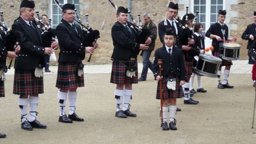 The Pipers and the novice Canne Major