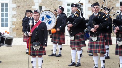 The Pipers and the old Canne Major