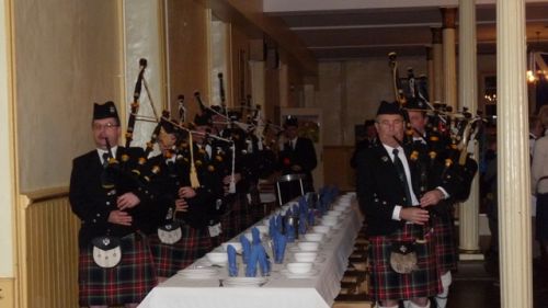The arrival of Askol ha Brug Pipe Band in the refectory