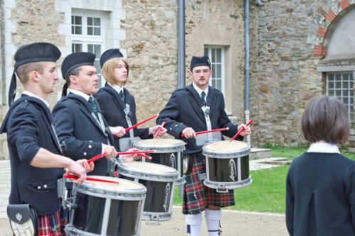 The Drummers of Askol Ha Brug Pipe Band