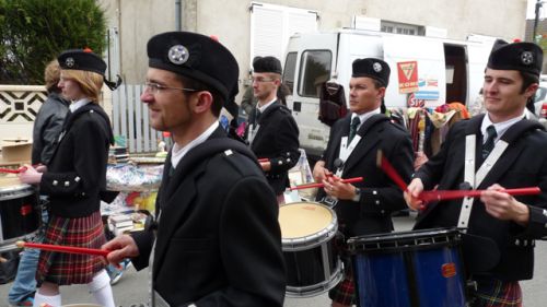 Askol Ha brug Pipe Band in 125nd triomphante of Mers-Sur-Indre (36).