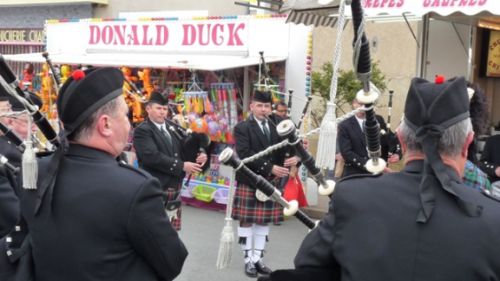 Askol Ha brug Pipe Band in 125nd triomphante of Mers-Sur-Indre (36).