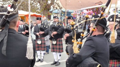 Askol Ha brug Pipe Band in 125nd triomphante of Mers-Sur-Indre (36).