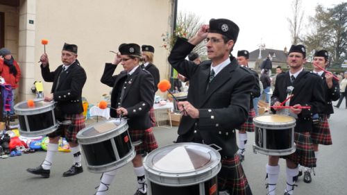 Askol Ha brug Pipe Band in 125nd triomphante of Mers-Sur-Indre (36).