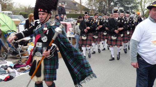 Askol Ha brug Pipe Band in 125nd triomphante of Mers-Sur-Indre (36).