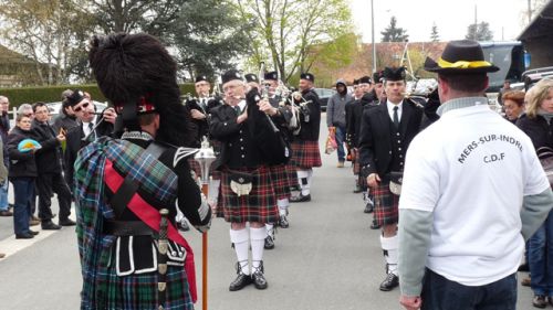 Askol Ha brug Pipe Band in 125nd triomphante of Mers-Sur-Indre (36).