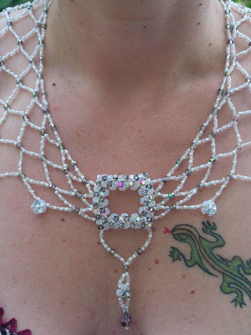 n°34: superbe collier pour soirée ou mariage en perle de cristal de swarovski, facettes de bohème et rocailles, à vous de choisir la couleur : 40 euros ( à commander)