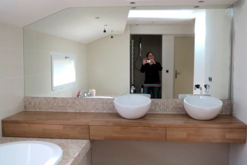 la salle de bain double de volume avec le miroir!