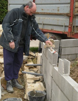 construction du muret en pierre