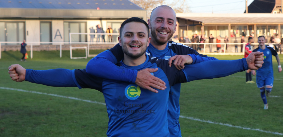 Aspach le Haut - Cernay 4-0. La joie du buteur Fausto Franco après le 2-0