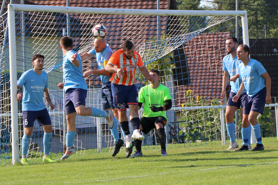 Aspach-le-Haut II, (en bleu) est venu à bout du Thann FC (2-1).