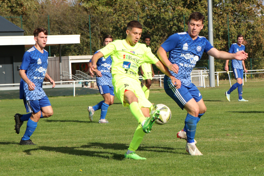 Le stade Burnhauptois, en bleu, s'est offert le FC Hégenheim
