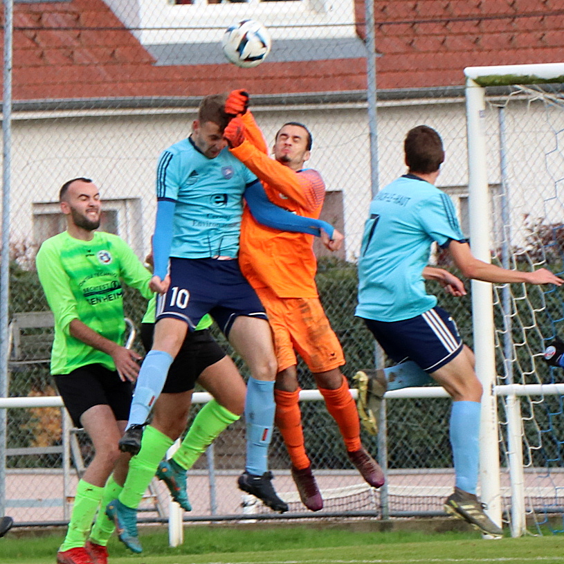 Aspach-le-Haut, en bleu, s'impose 4-0 face à Sentheim USD