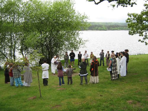 ~~un rituel gaulois au cromlec'h de l'étang de Paimpont~~...