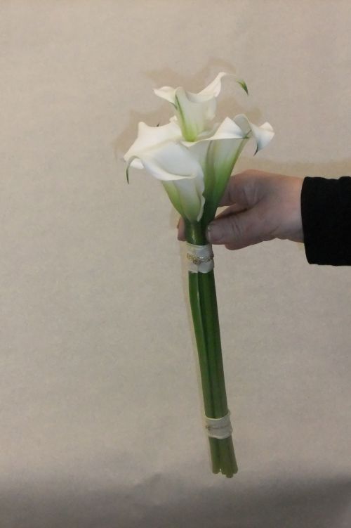Bouquet de calla ( arum ) satin et épingle à tete