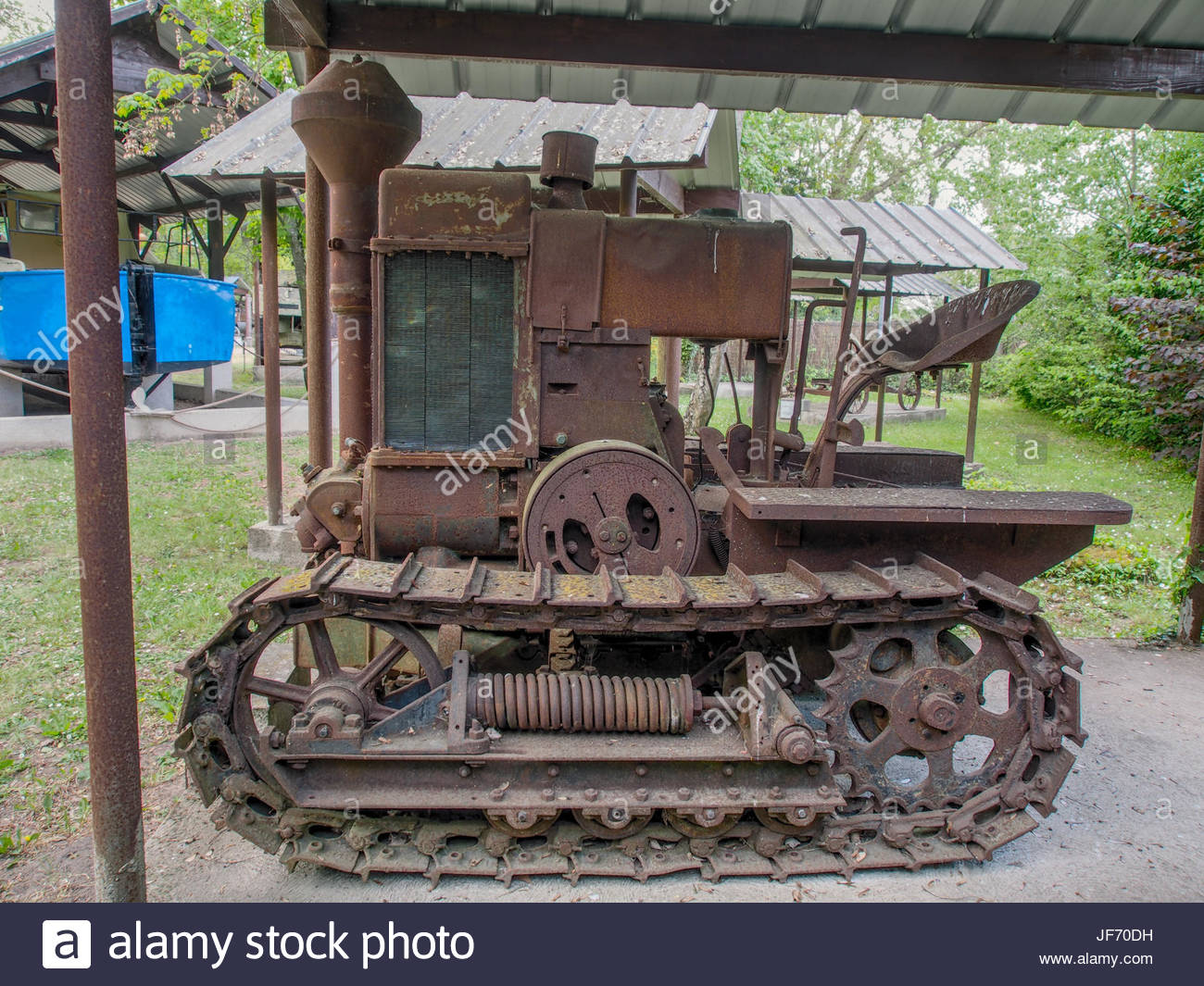 1933-tracteur-chenille-hsc-le-robuste-.jpg