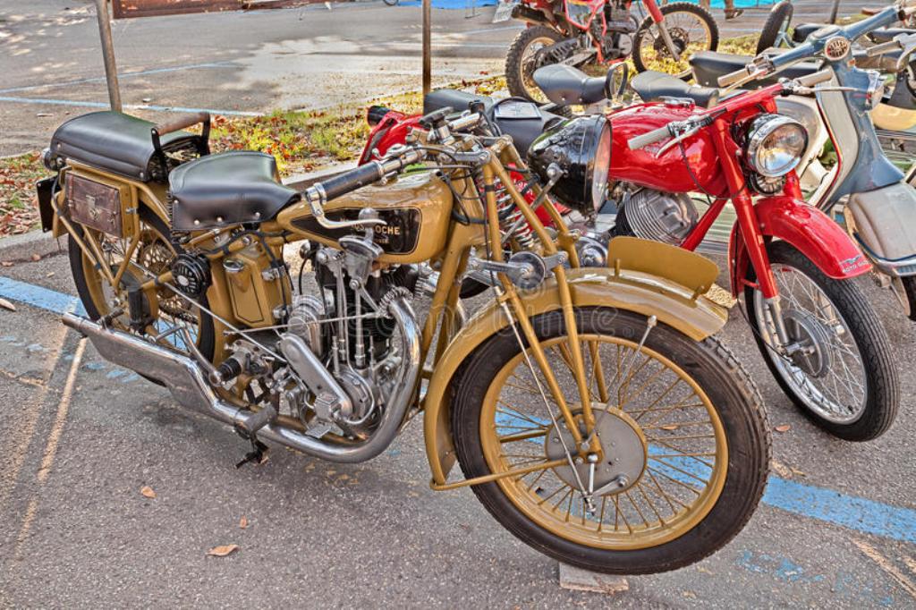 4 vieille-moto-motosacoche-500cc 1930.jpg