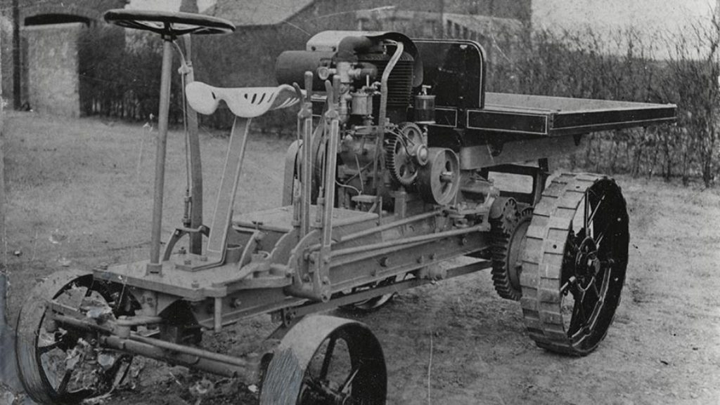 5 Saunderson-tractor 1908.jpg