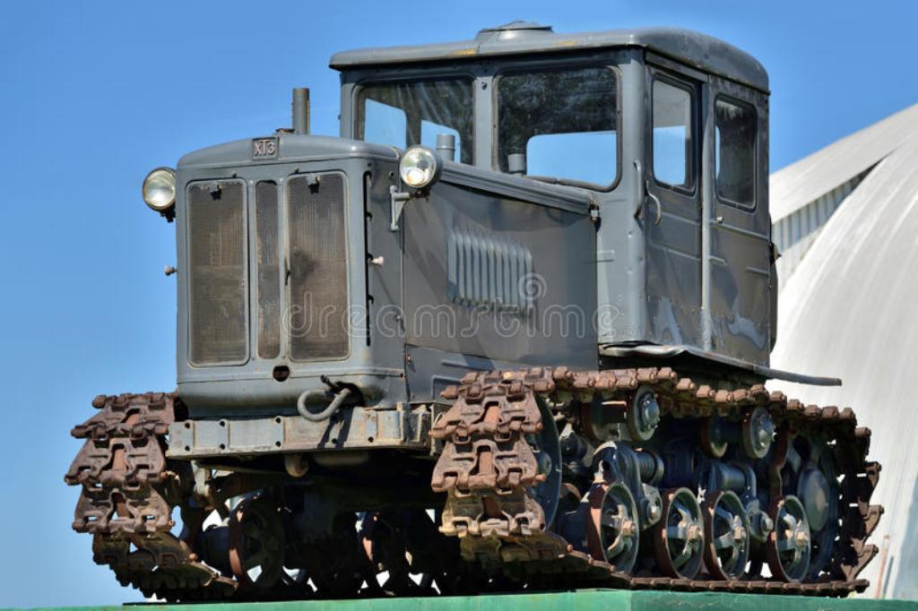 2 tracteur-à-chenilles-soviétique-t-russie-75575283.jpg