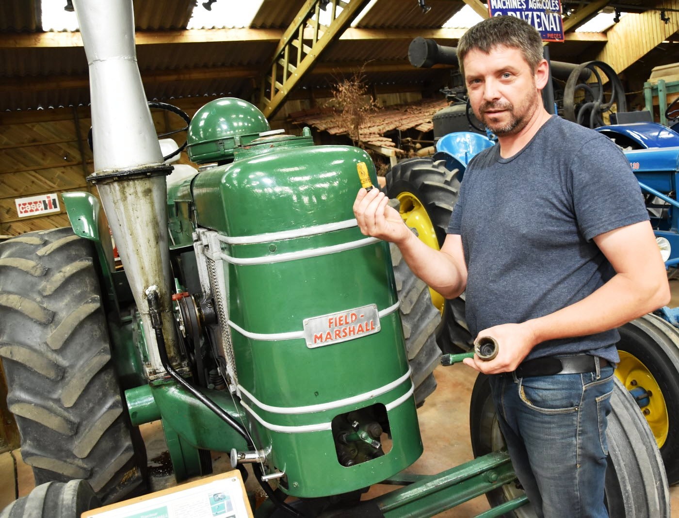 cette-cartouche-qui-contient-de-la-poudre-mais-heureusement-pas-de-plombs-est-utilisee-pour-demarrer-le-moteur-de-ce-tracteur-agricole-1531478841.jpg