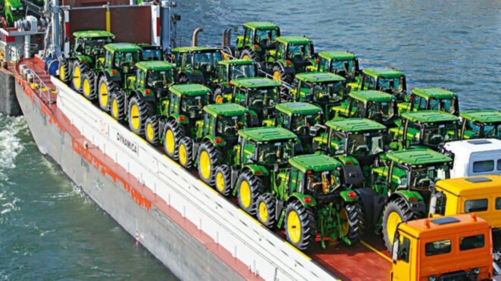 traktor-produktion-transport-auslieferung-660x371.jpg