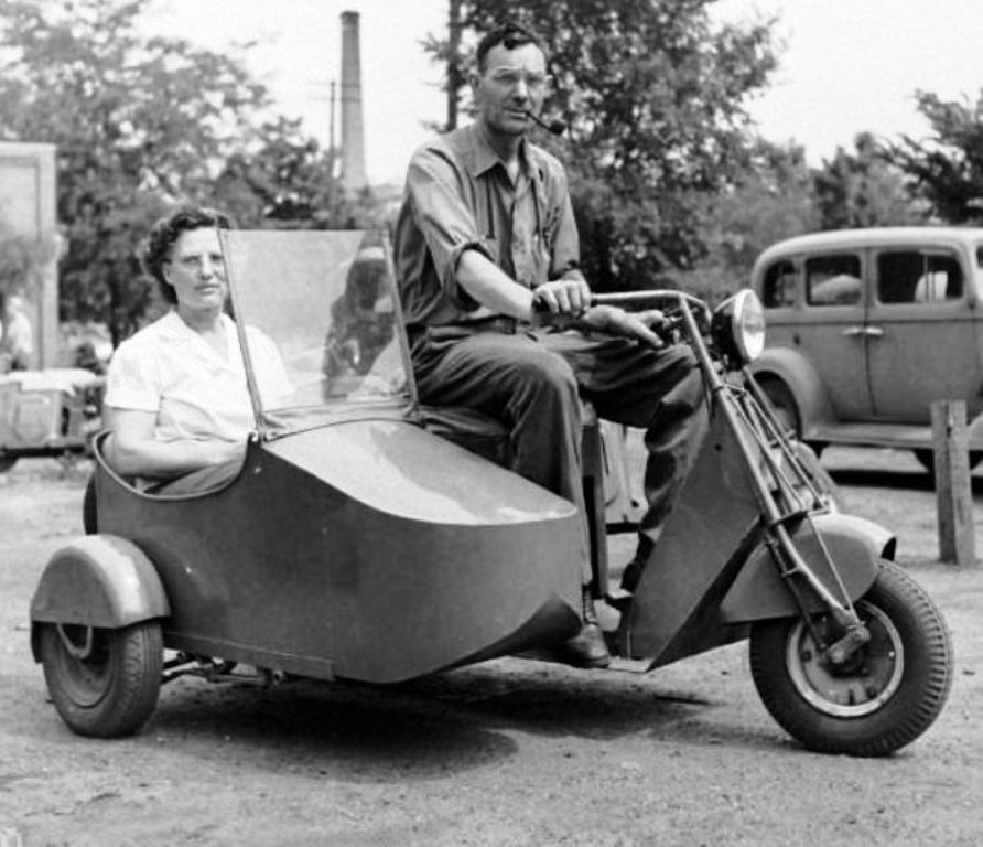 8 scooter-1940s-06.jpg