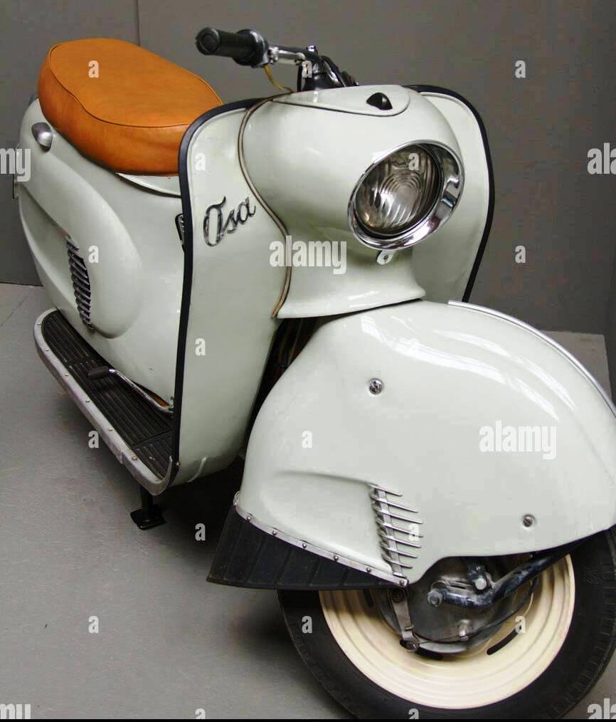 47 scooter-polonaise-osa--1959-1965-musee-du-genie-urbain-a-cracovie-pologne-ddktnt.jpg
