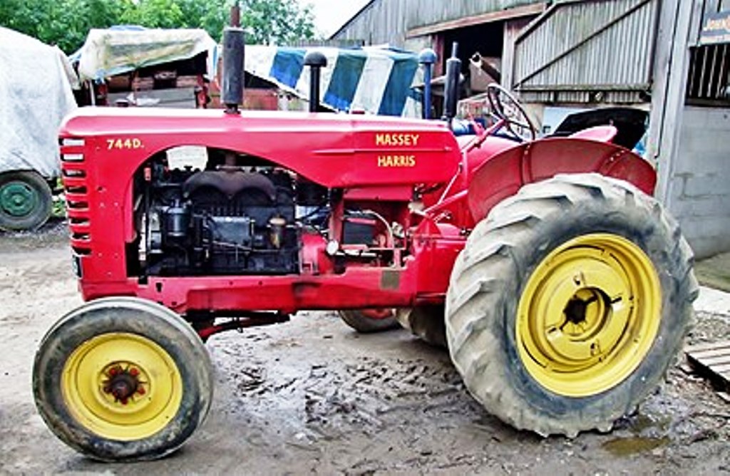 6 Massey_Harris_744D_tractor_1948.JPG