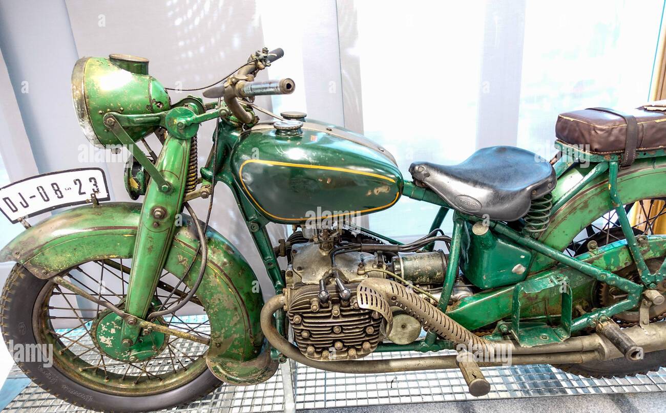 6 puch-800-cc-moto-de-1925-national-technical-museum-prague-republique-tcheque-m4txc5.jpg