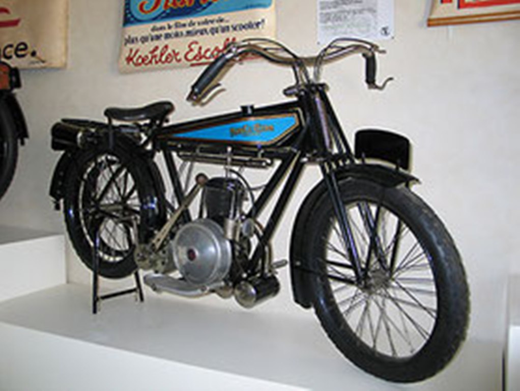 5 moto-250-cm3-type-r2-de-1925-monet-goyon.jpg