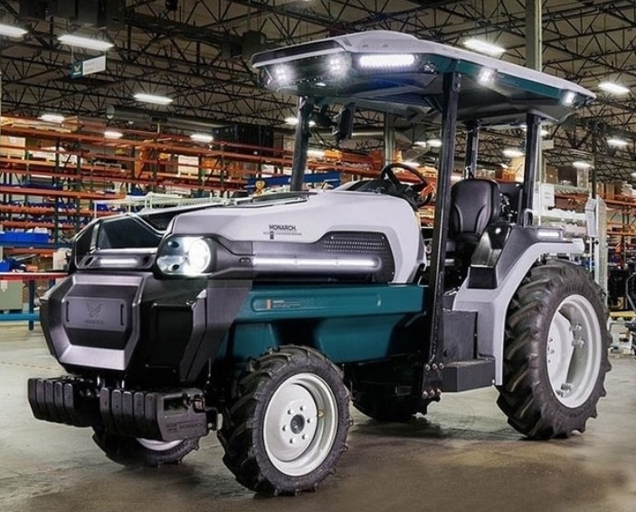 first-self-driving-fully-electric-tractor-delivered-to-customer-8303-18138975.jpg