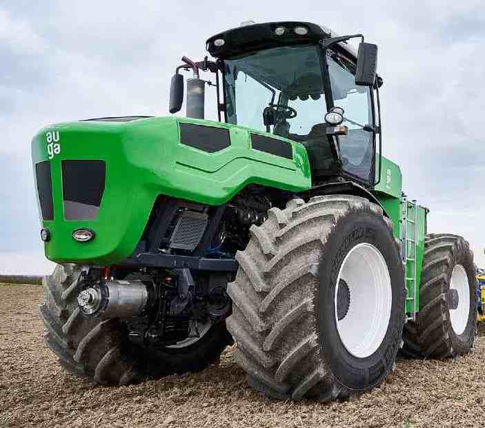 farm-tractor-green-released-AUGA lituanie.jpg
