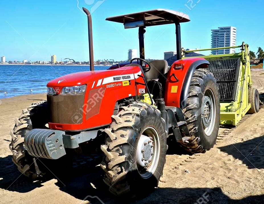 87087201-mazatlan-mexique-31-janvier-2017-le-tracteur-sur-la-plage-est-une-massey-ferguson-propriété-d.jpg
