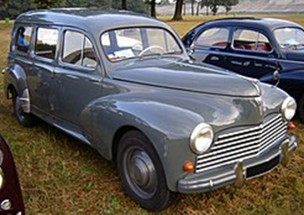 Peugeot_203_Familiale_Montlhéry.jpg