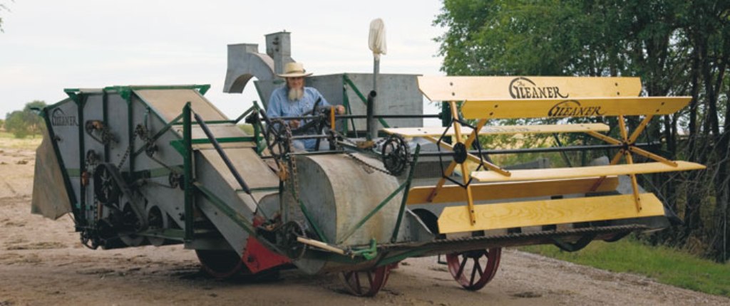 1923-Baldwin-Brother-self-propelled-Gleaner-combine.jpg